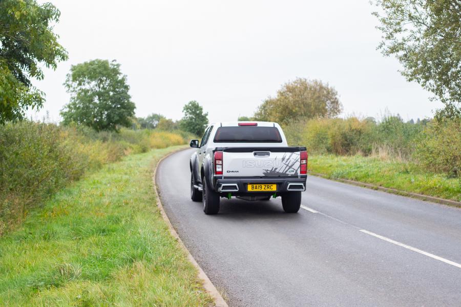  Isuzu D-Max XTR 2019 года  (UK) (фото 33 из 40)